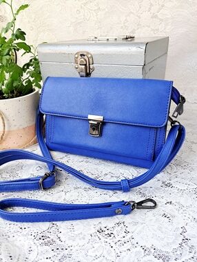Like New Isabelle Vegan Leather Blue Convertible Crossbody Wristlet Bag Purse